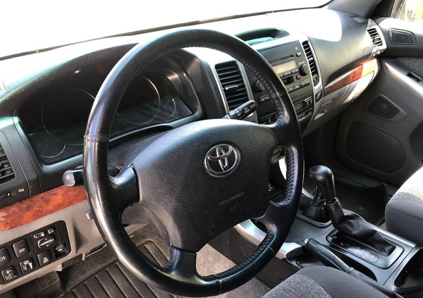 Toyota Land Cruiser cena 43900 przebieg: 330205, rok produkcji 2005 z Zakliczyn małe 211